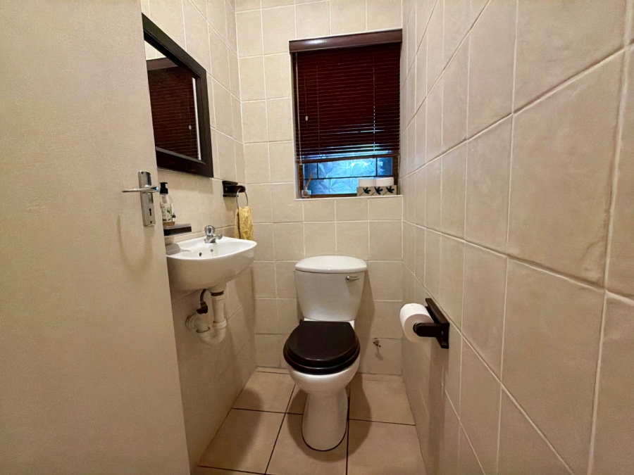 4 Bedroom Property for Sale in Loerie Park Western Cape